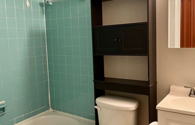 Studio, 1 bath, 325 sqft, $695, Unit 27