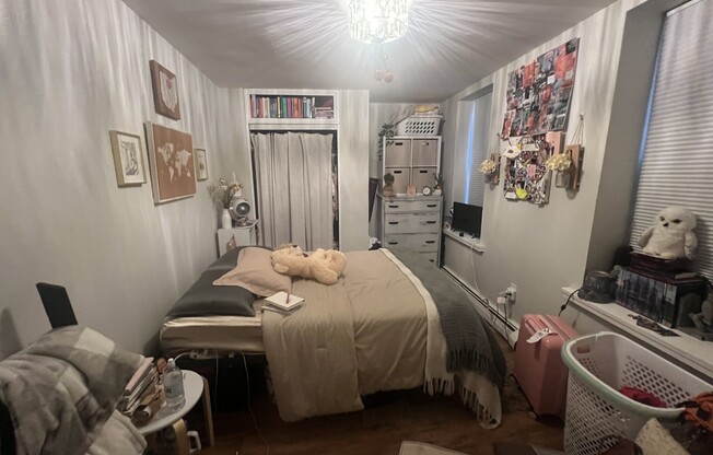 3 beds, 1 bath, $4,965, Unit 7
