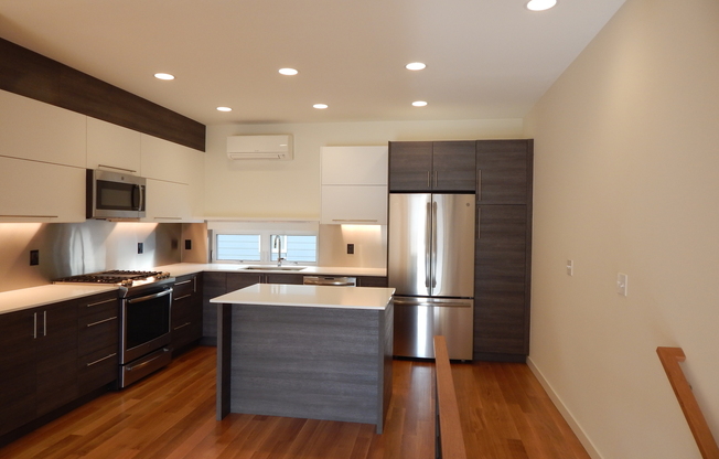 3 bd 2.5 bath Lower Queen Anne townhouse wtih 2 parking spaces.  Bedroom and Bathroom at 1st floor