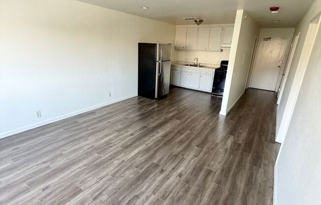 2 Bedroom/1.5 Bath in great location!