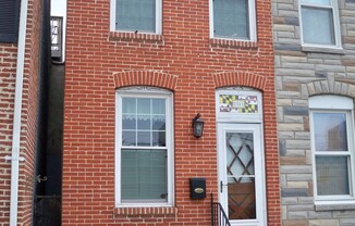 Charming Locust Point 2bd+Den/1ba Rowhome w/ W/D, CAC and One-Car garage! Available 7/15!