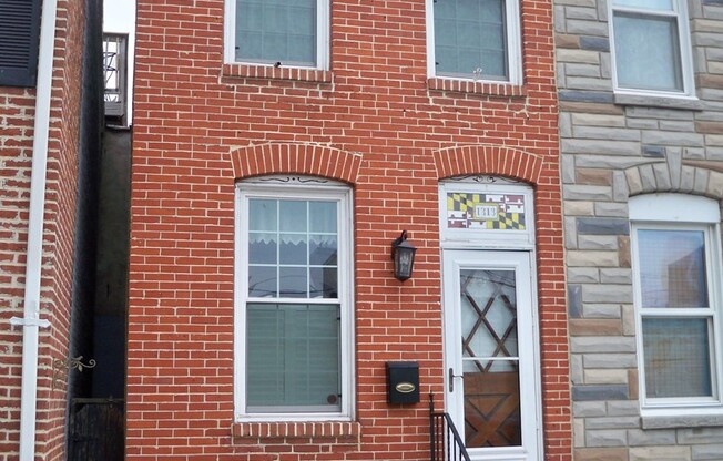 Charming Locust Point 2bd+Den/1ba Rowhome w/ W/D, CAC and One-Car garage! Available 7/15!