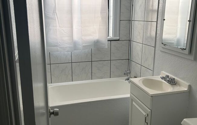 Studio, 1 bath, 525 sqft, $1,595, Unit 409
