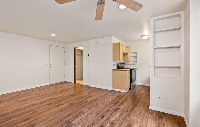 Studio, 1 bath, 400 sqft, $1,195, Unit B07