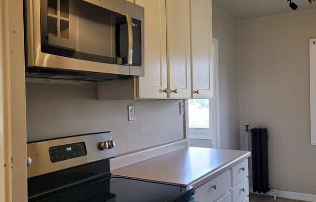 1 bed, 1 bath, 600 sqft, $1,395, Unit 422