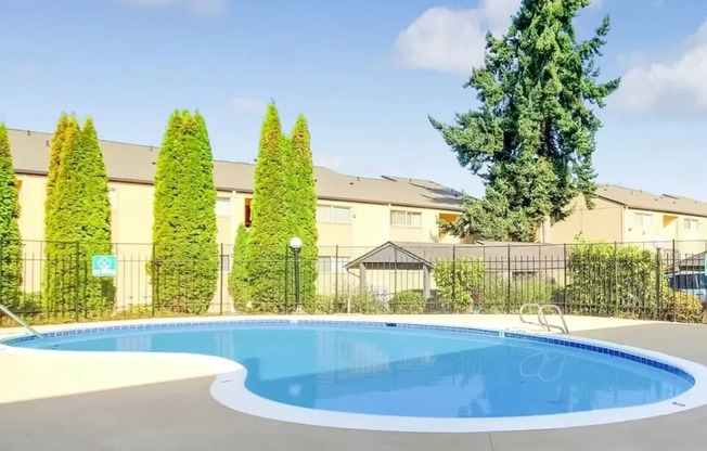 Ground Level, end unit one bedroom, one bathroom condo in Federal Lake