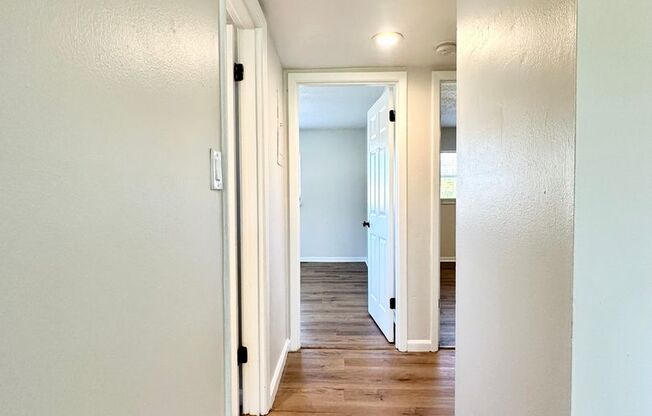2 beds, 1 bath, 920 sqft, $1,899, Unit 24