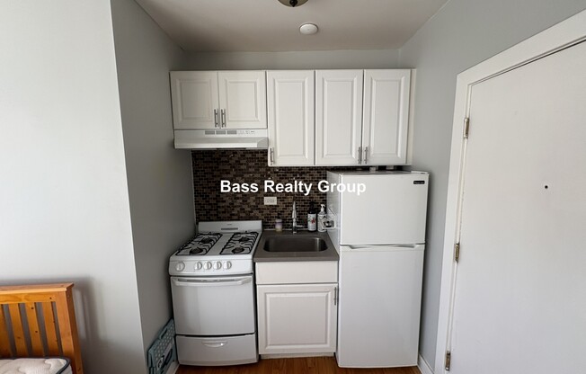 1353 W GREENLEAF AVE