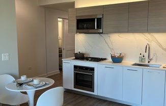 200 N DESPLAINES