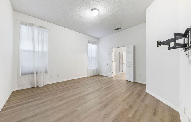 834 Lake Evalyn Dr. - 3 bedroom 2 bath 2 car garage