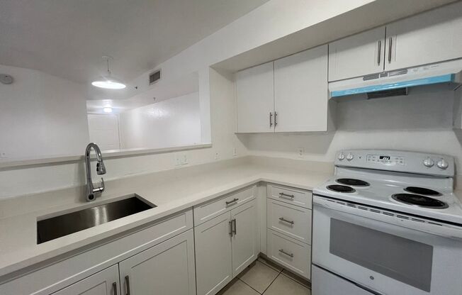 Welcome to Your Ideal Home in North Miami's Gated Community