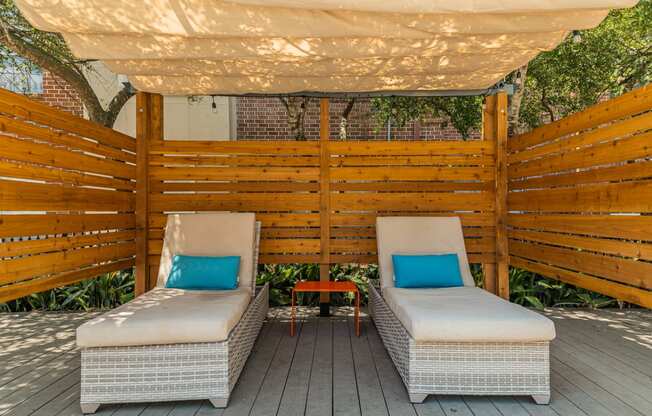 covered outdoor lounge chairs