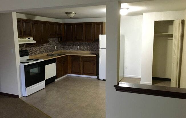 2 beds, 1 bath, 600 sqft, $1,100, Unit Unit 195-B14