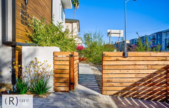 3 beds, 3 baths, 1,565 sqft, $3,600, Unit 11639 1/2 Burbank Blvd