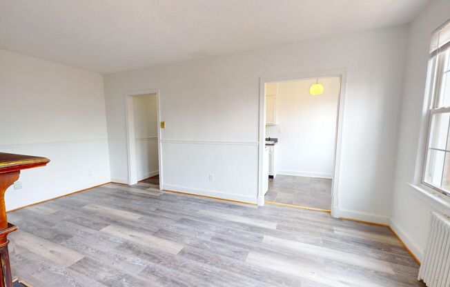 Top Floor Recently Updated MacArthur Blvd One Bedroom W/Parking Included