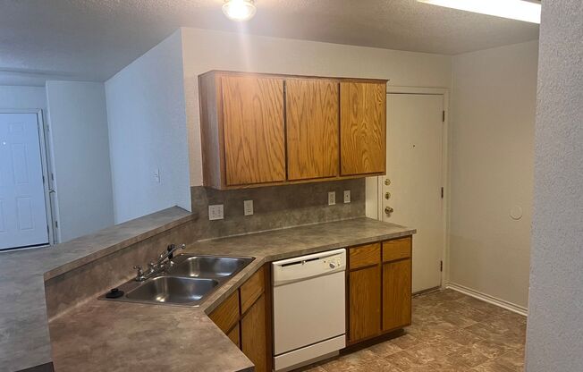 3 beds, 2 baths, 1,140 sqft, $1,150, Unit B