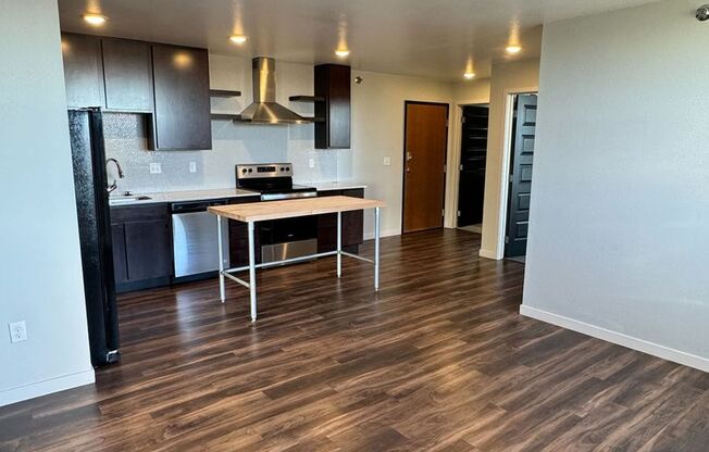 1 bed, 1 bath, 625 sqft, $1,100, Unit C-215