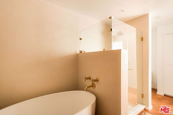 423 Arnaz Dr Apt 301