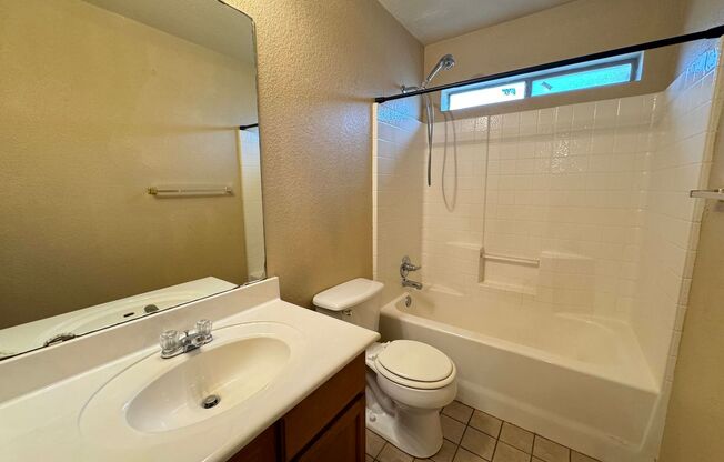 3 beds, 2 baths, 1,178 sqft, $925, Unit Apt A