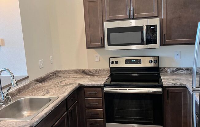 Studio, 1 bath, 687 sqft, $895, Unit 206