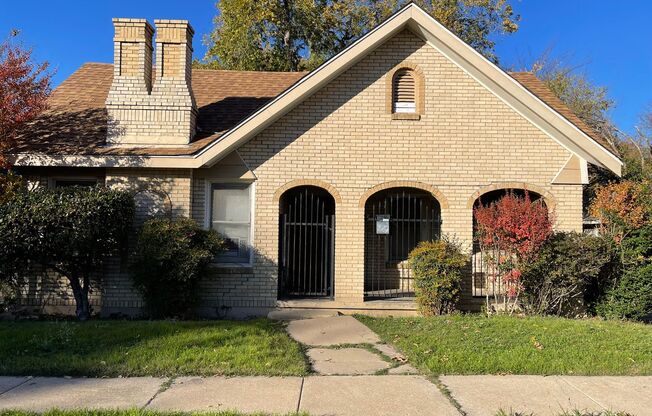 AVAILABLE NOW 3 BED 2 BATH HOME IN FORT WORTH