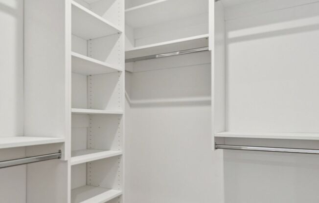 2 beds, 1 bath, 800 sqft, $2,108, Unit 308