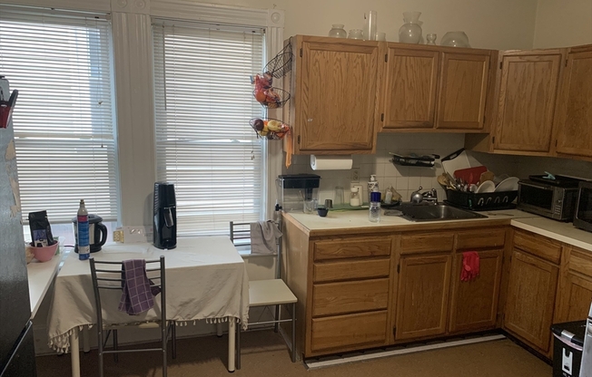 3 beds, 1 bath, 1,000 sqft, $3,300, Unit 1