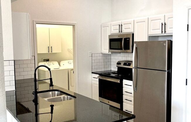 1 bed, 1 bath, 917 sqft, $1,640