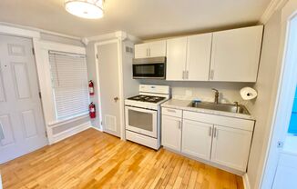 3 Bedroom in Burlington Available Anytime in May or 6/1!