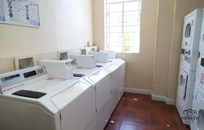 Chateau Nob Hill Apartments