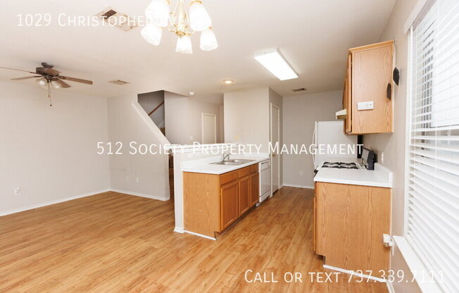 1029 CHRISTOPHER AVE