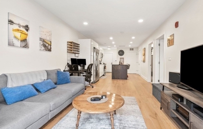 1 bed, 1 bath, 700 sqft, $3,000, Unit 202