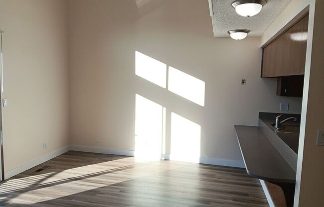 2 beds, 1.5 baths, 1,050 sqft, $2,049, Unit 214-776C