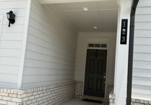 123 VIVIAN LN