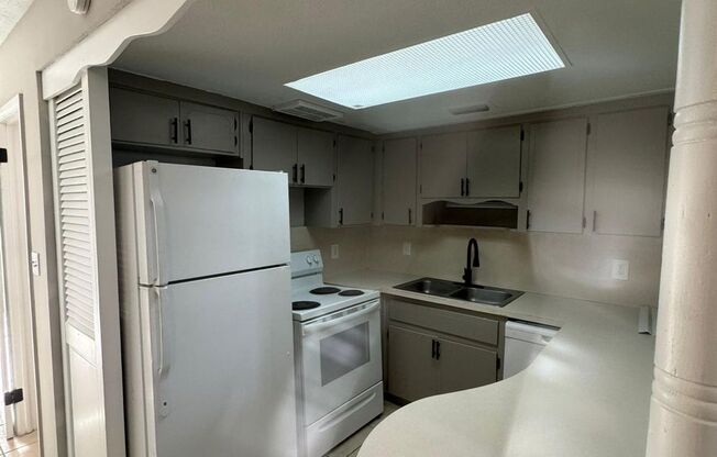 1 bed, 1 bath, 625 sqft, $950, Unit 89C