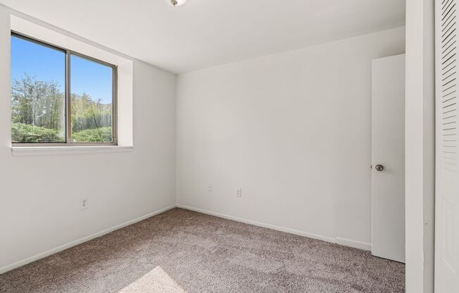 1 bed, 1 bath, 700 sqft, $799, Unit #107