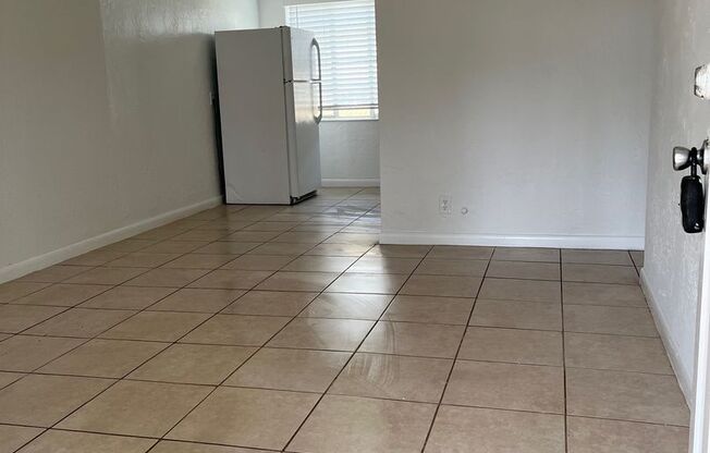 2 beds, 1 bath, 795 sqft, $1,725, Unit 9