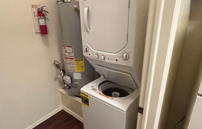 2 beds, 2 baths, 957 sqft, $1,015, Unit 59