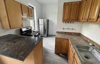 1 bed, 1 bath, $2,400, Unit 2R