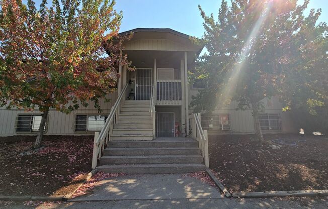 2 beds, 1 bath, $1,050, Unit Apt 3