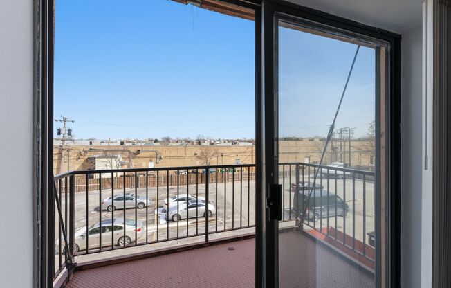 2 beds, 2 baths, 900 sqft, $2,550, Unit 212