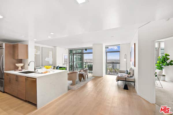 2 beds, 3 baths, 1,735 sqft, $7,500
