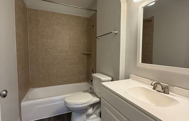 2 beds, 2 baths, 931 sqft, $1,003, Unit 04-0401