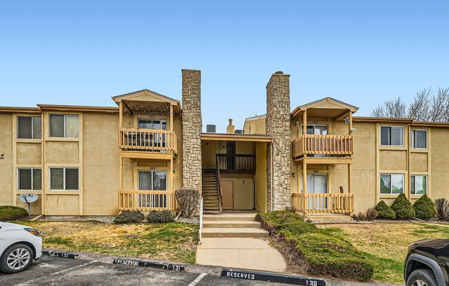 Main level Two Bedroom in Cheyenne Mountain Area