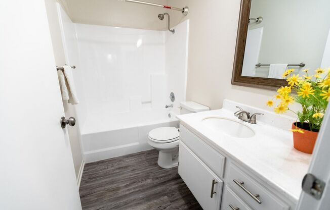 2 beds, 2 baths, 1,250 sqft, $2,198, Unit 32