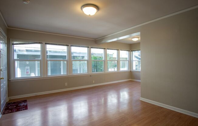 St Johns Bright & Sunny Corner 1-Bed Ready Now!