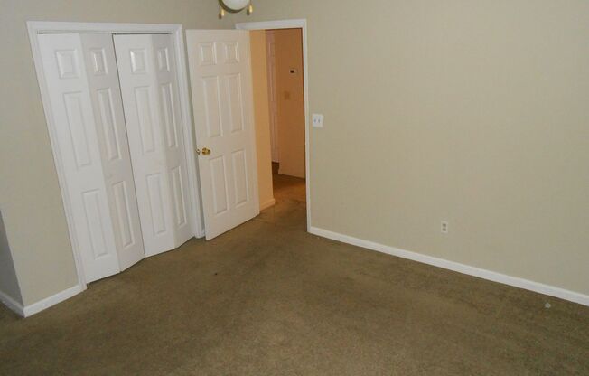 3 beds, 2 baths, $1,295, Unit 1