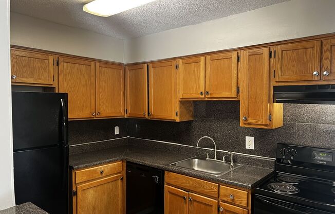 2 beds, 1 bath, 805 sqft, $899, Unit I113