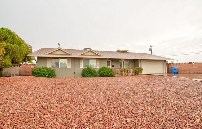 Newer Paint, Newer Flooring, POOL, close to GCU, Move in Ready for May 1st!!!