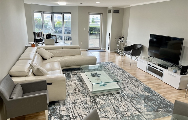 1 bed, 1.5 baths, 1,093 sqft, $3,950, Unit 105